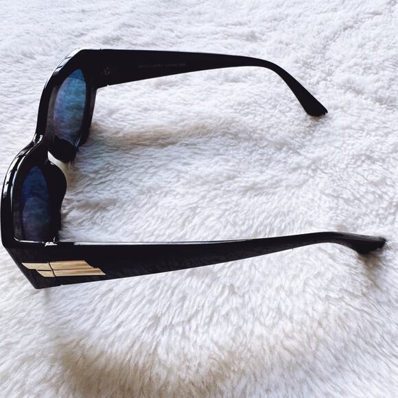 Faye Mirrored Red with Black Rim Sunglasses - Picture 7 of 14